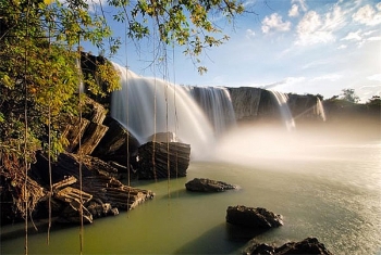 Admiring four fascinating waterfalls in Vietnam