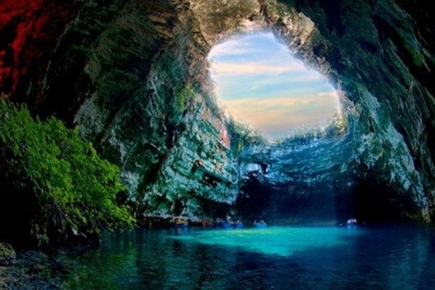 son doong cave stand among the worlds 10 greatest natural caves