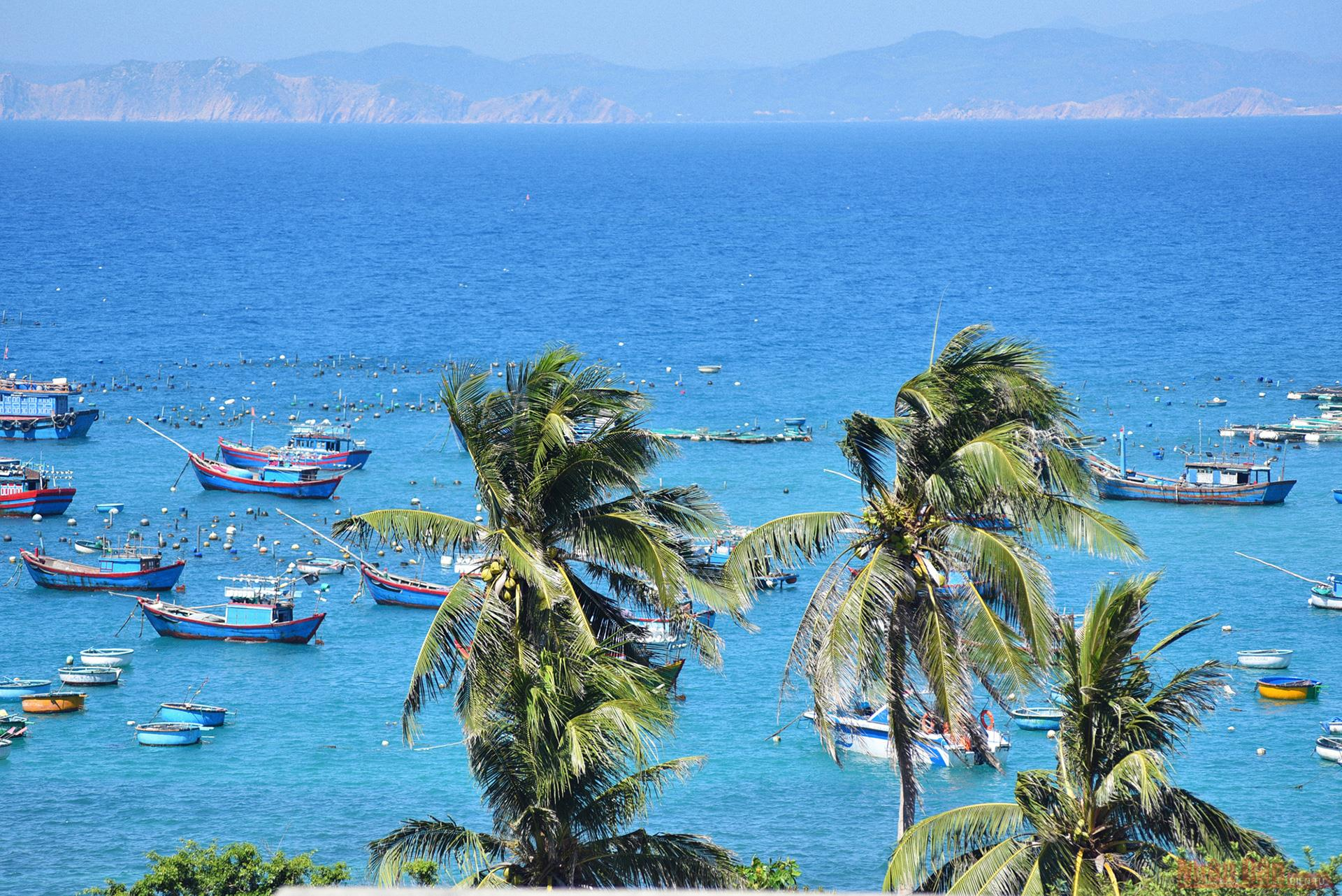 Cu Lao Xanh - a Blue Lagoon of Vietnam