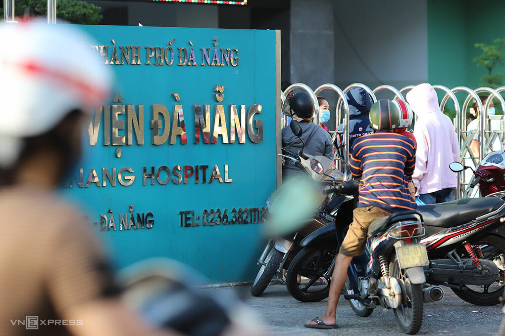 Latest updates of COVID-19: Danang records another 11 positive cases, delaying all activities