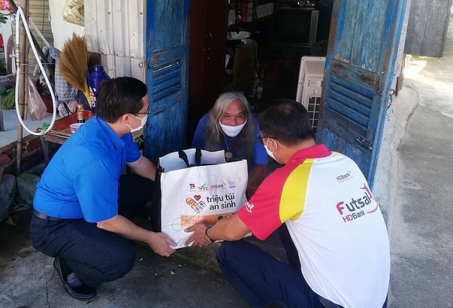 "Millions of Welfare Bags" Presented to Disadvantaged People Affected by Covid-19