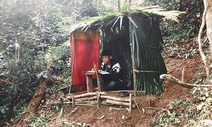 Vietnam ethnic students make shacks on hills for e-learning