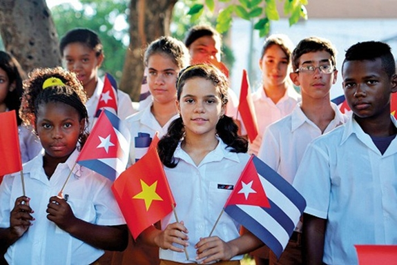 Vietnam always stands by Cuba