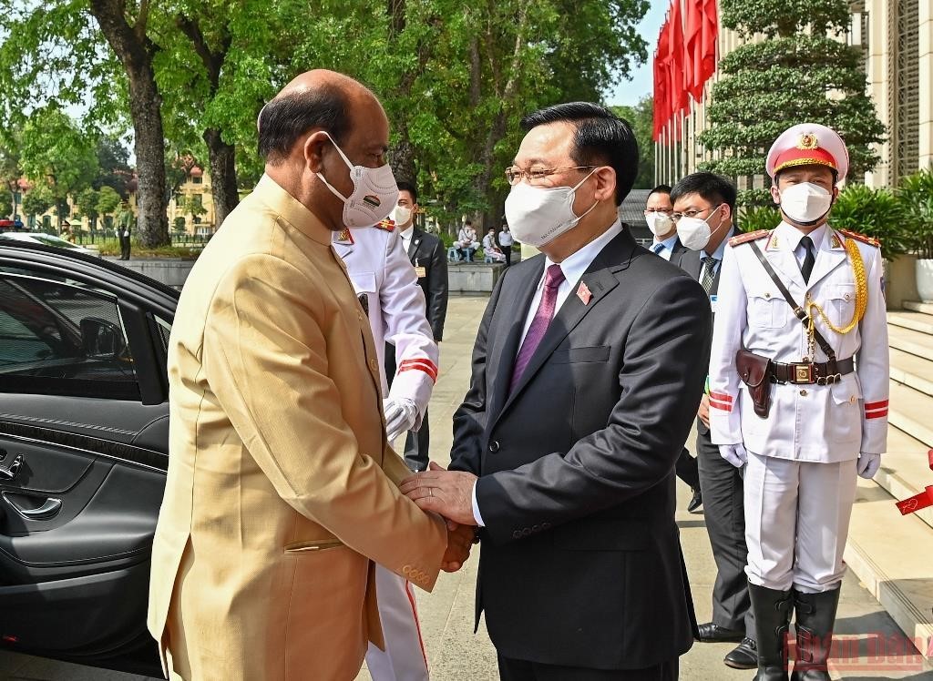 indian parliamentary leader begins official visit to reinforce comprehensive strategic ties with vietnam