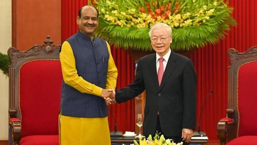 party leader nguyen phu trong welcomes speaker of indian lower house