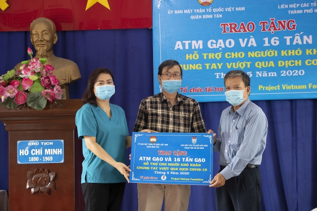 rice atm helps vietnams poor survive covid 19 pandemic