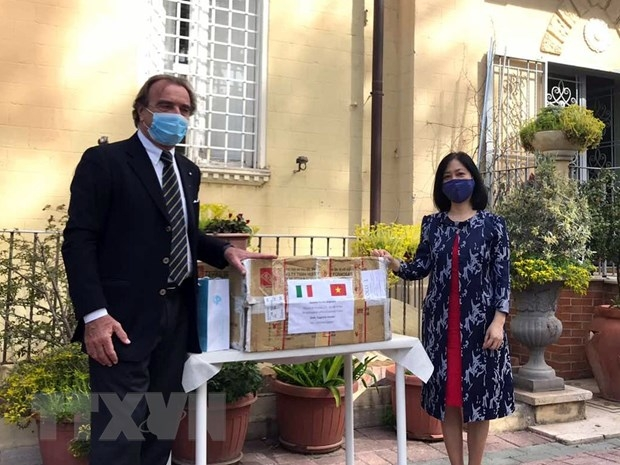 The Vietnamese Embassy in Italy provided medical supplies to support the host country against COVID-19