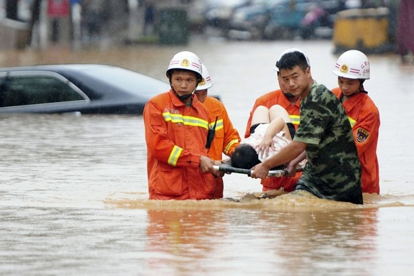 massive flooding in south china three gorges sanxia dam at risk of collapse any time
