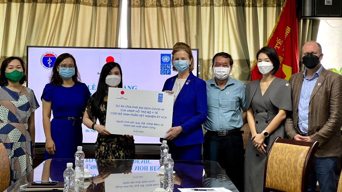 UNDP Vietnam supports more than 1,500 RT PCR kits for urgent testing in outbreak hotspots