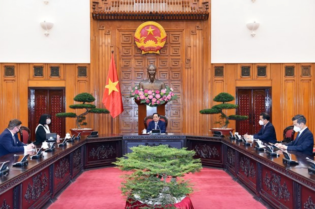 vietnam treasures traditional friendship with romania pm