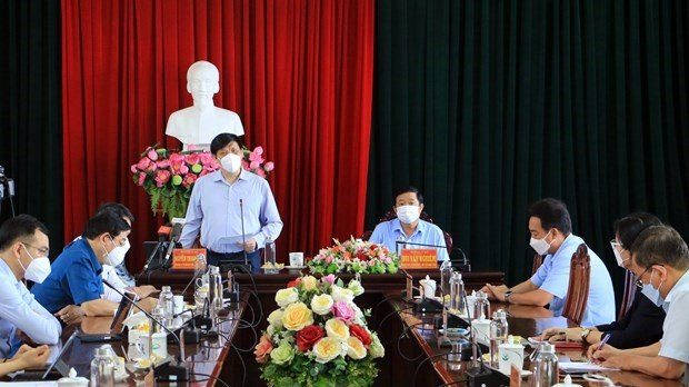 Minister Nguyen Thanh Long speaking at the working session with Vinh Long Province. (Photo: VNA)