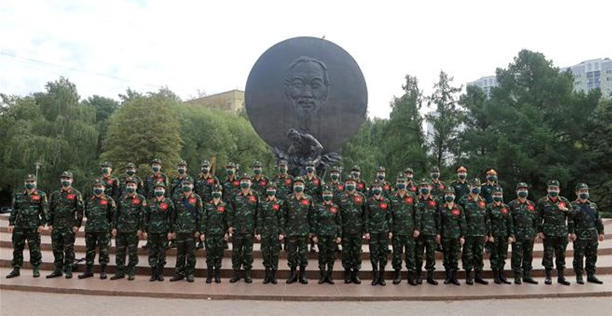 Army Game 2021: Vietnamese team pays tribute to President Ho Chi Minh in Russia