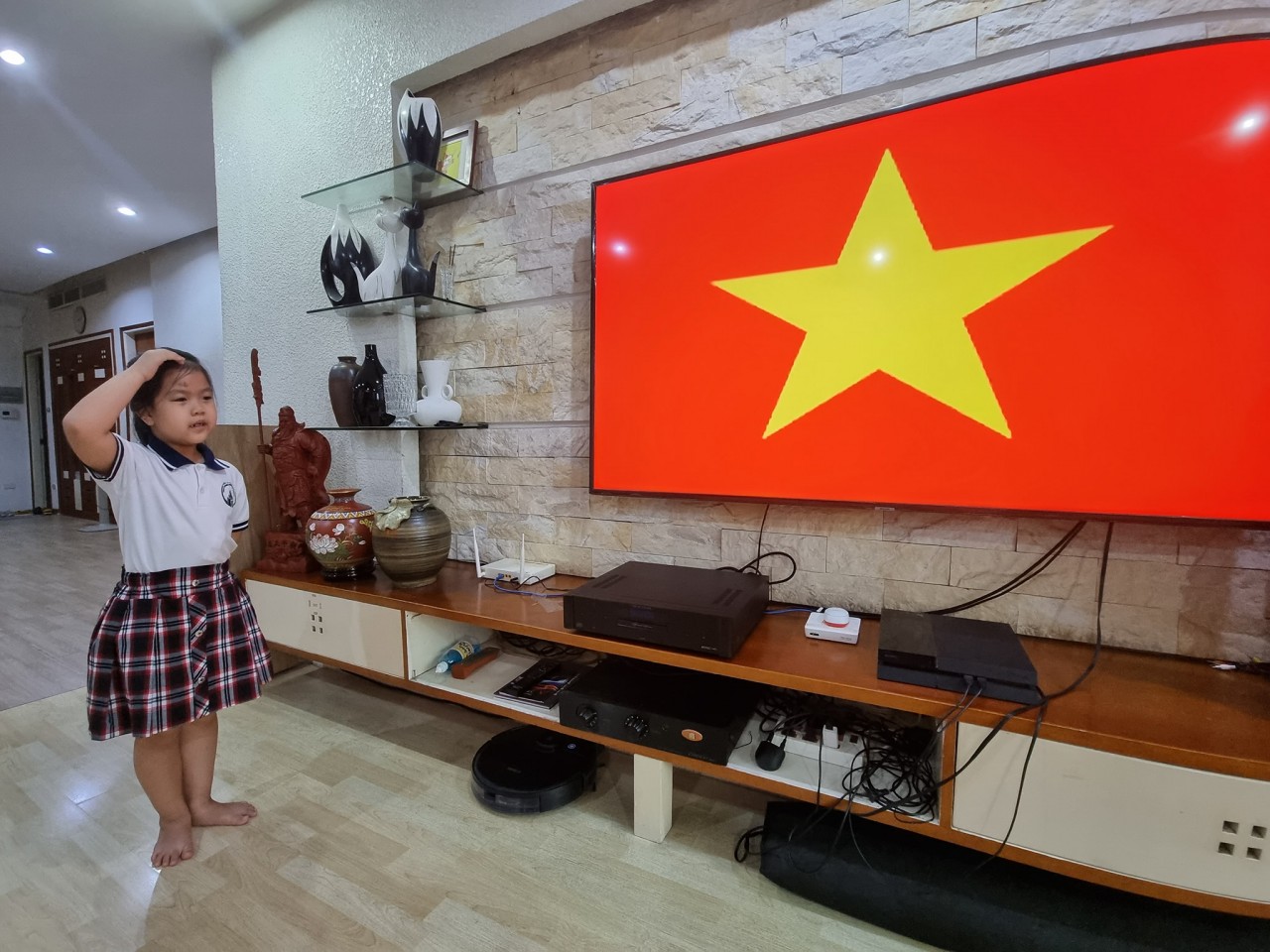 millions of hanoi students unprecedentedly attend online new school year opening ceremony at home