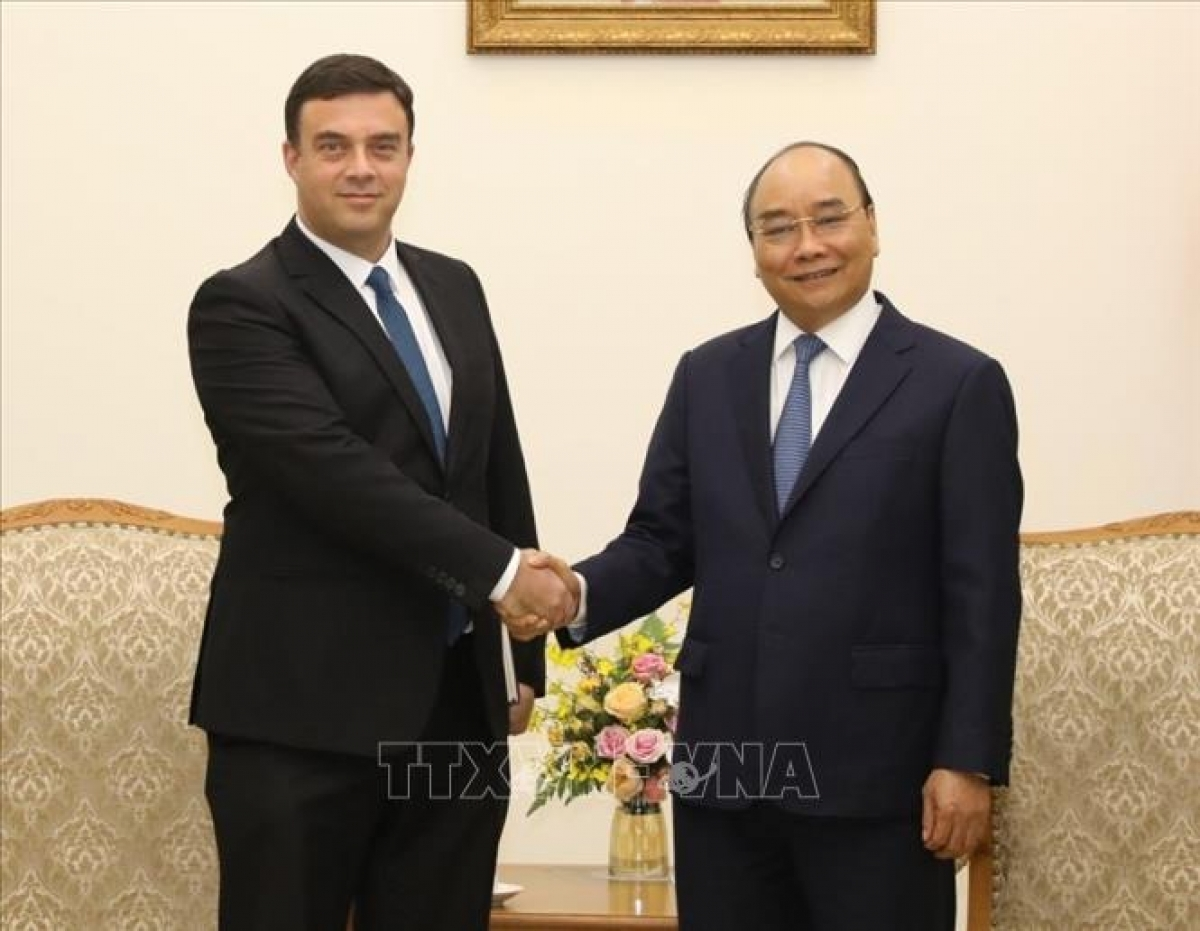 pm nguyen xuan phuc hosts israeli diplomat in hanoi