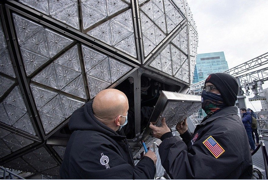 The World Welcoming New Year 2022 Coming