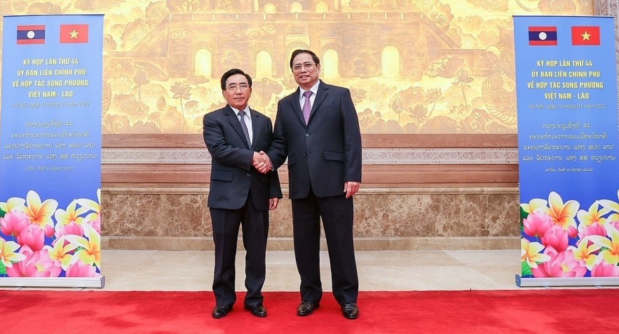 Prime Minister Pham Minh Chinh and his Lao counterpart Phankham Viphavanh (left). Photo: VOV
