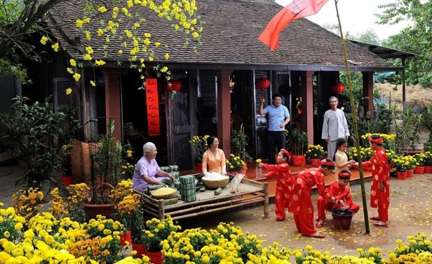 vietnam news today feb 6 vietnamese family tradition in lunar new year festival