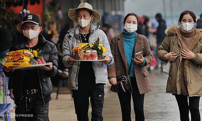 People carry offerings to a temple inside Huong Pagoda Complex in Hanoi's My Duc District on the opening day, February 11, 2022. Photo: VnExpress