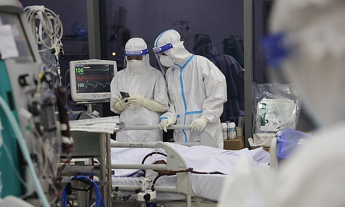 Medical staff at HCMC Covid-19 Resuscitation Hospital in September 2022. Photo: VnExpress