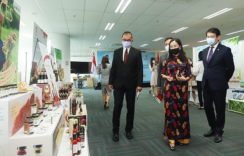 vietnam and singapore strengthen trade and investment cooperation