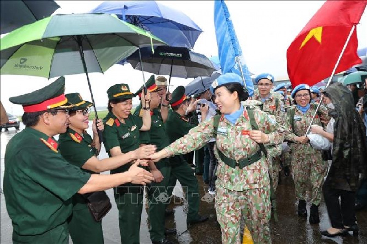 vietnam news today may 25 level 2 field hospital no 4 staff depart for un peacekeeping missions