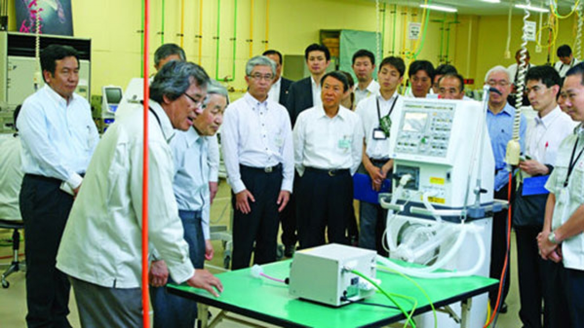 Vietnamese in Japan makes ventilators for Covid-19 patients