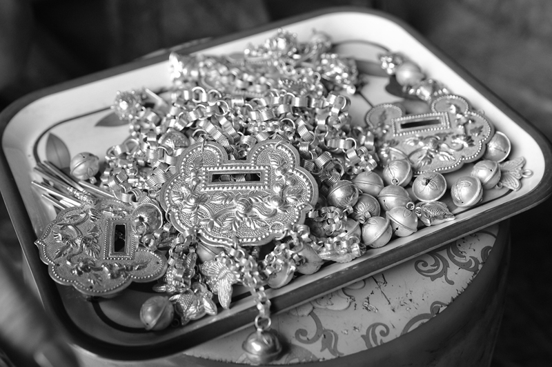 Preserving the quintessence of H'Mong silver carving