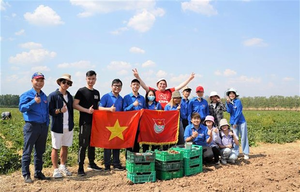 Vietnamese Students Participate in International Volunteering Program in Moscow