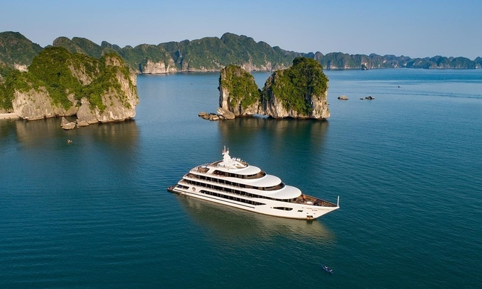 A cruise ship on Ha Long Bay, Quang Ninh Province. Photo courtesy of Scarlet Pearl Cruises. Photo: VnExpress