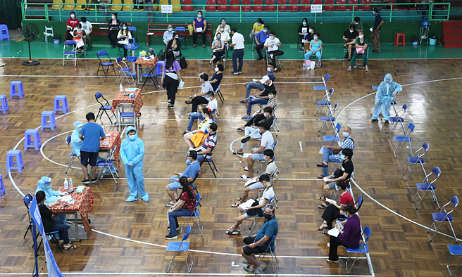 vietnam news today july 25 vietnams daily covid 19 infections hit new record of 9225