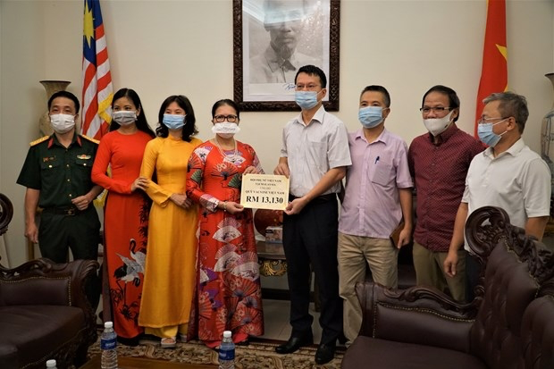 oversea vietnamese in malaysia slovakia support covid 19 vaccine fund