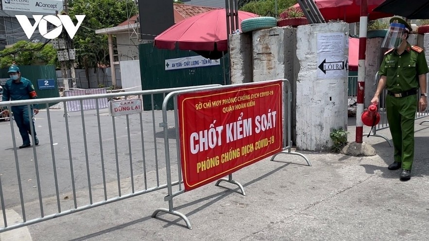 A COVID-19 checkpoint in Hoan Kiem district. Photo: VOV