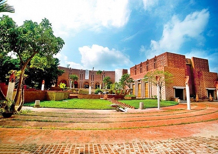 Unique Terracotta Park Honors Craft Villages in Vietnam