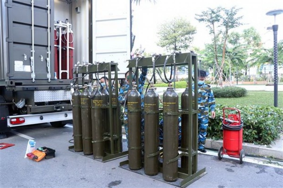 vietnam news today august 25 military forces set up mobile oxygen production stations in hcmc