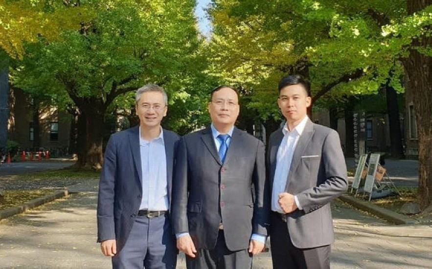 Prof. Nguyen Dinh Duc of the Vietnam National University of Hanoi (middle) is one of the most prominent names to be honoured in the list. Photo: VOV
