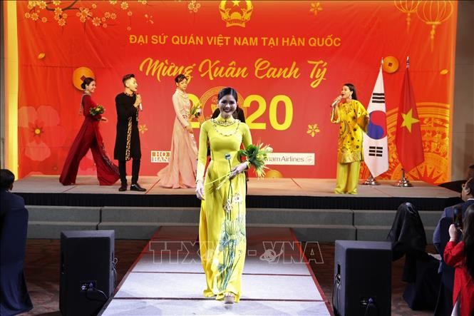 overseas vietnamese celebrate tet canh ty