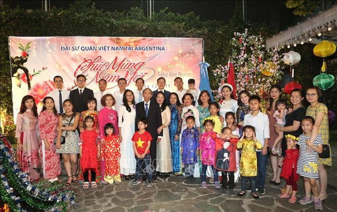 overseas vietnamese celebrate tet canh ty