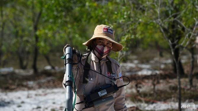 vietnamese women strive to clear war era mines