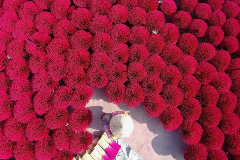 vietnams incense village prepares for lunar new year