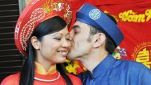 love brings italian archeologist wife to hoi an