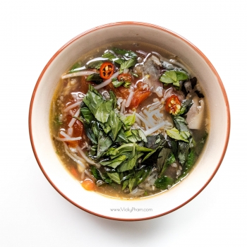 Recipe: Vietnamese sweet and sour catfish soup (canh chua ca)