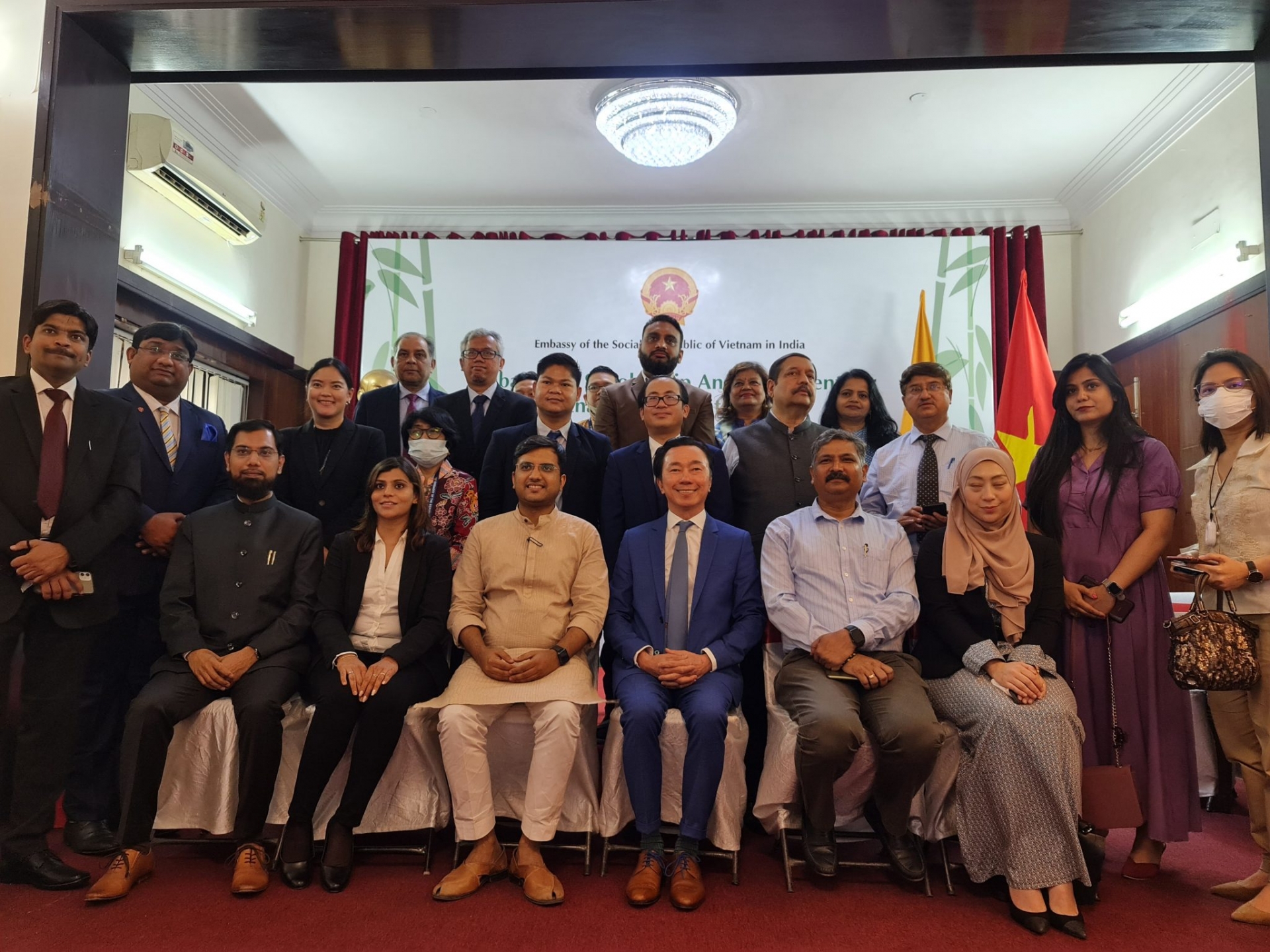 vietnamese embassy launches 113 scholarships for vietnamese students in india