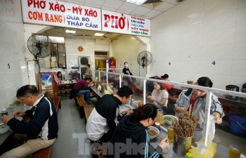 hanoi restaurants install mica barriers as covid 19 prevention