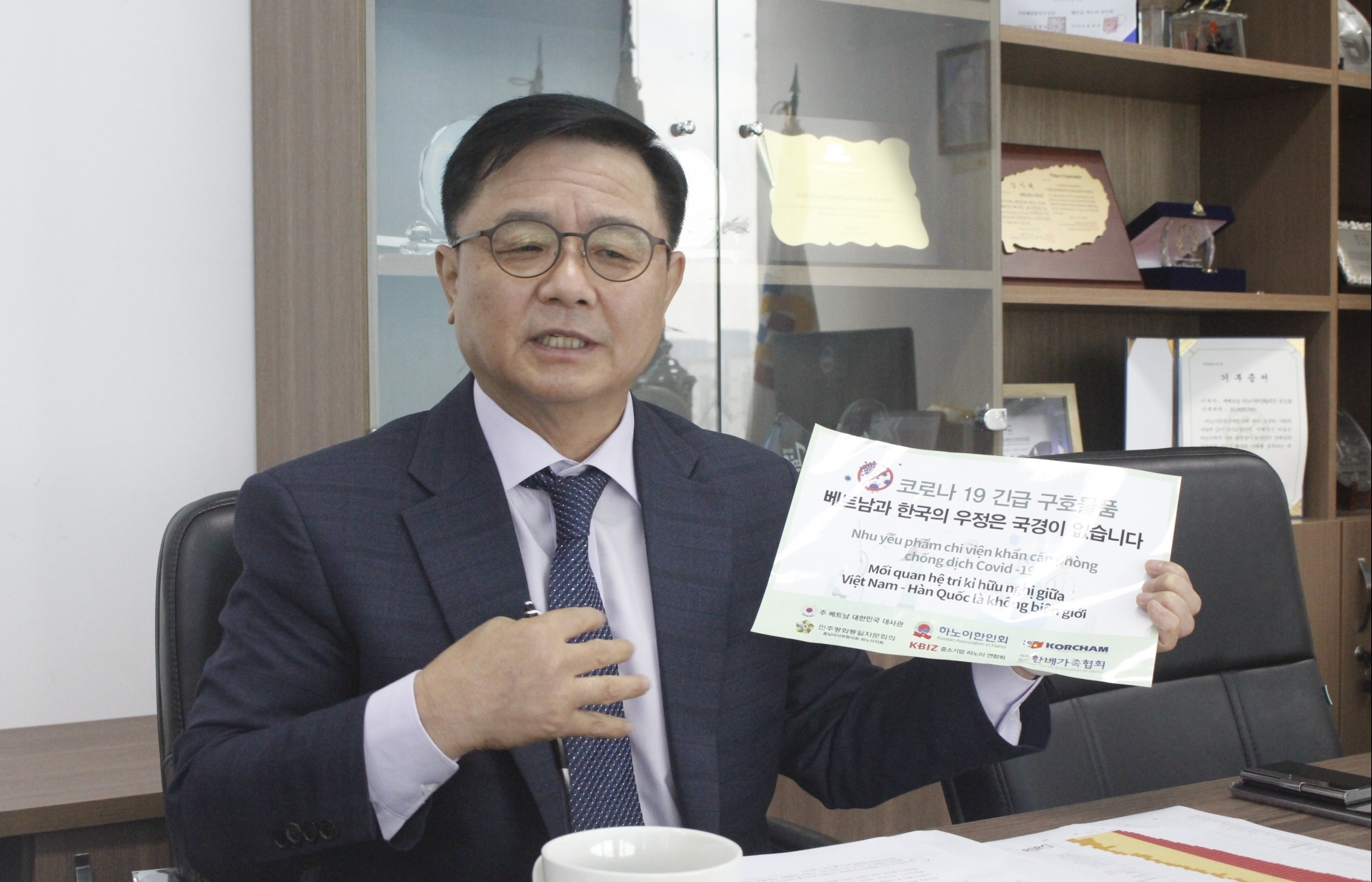 200000 koreans in vietnam join hands with host country to fight against the covid 19