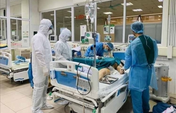 video one of most critical covid 19 patients in vietnam has miraculous recover