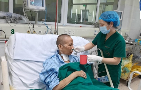 video one of most critical covid 19 patients in vietnam has miraculous recover