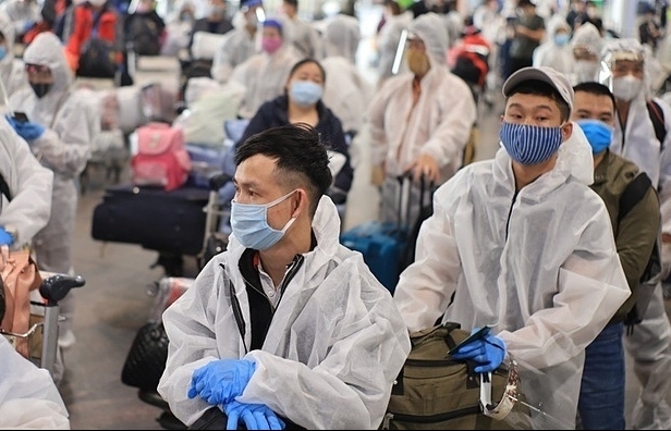 vietnam flies home 340 citizens from coronavirus hit russia