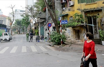 two vietnamese volunteer to donate lung for critical covid 19 british pilot