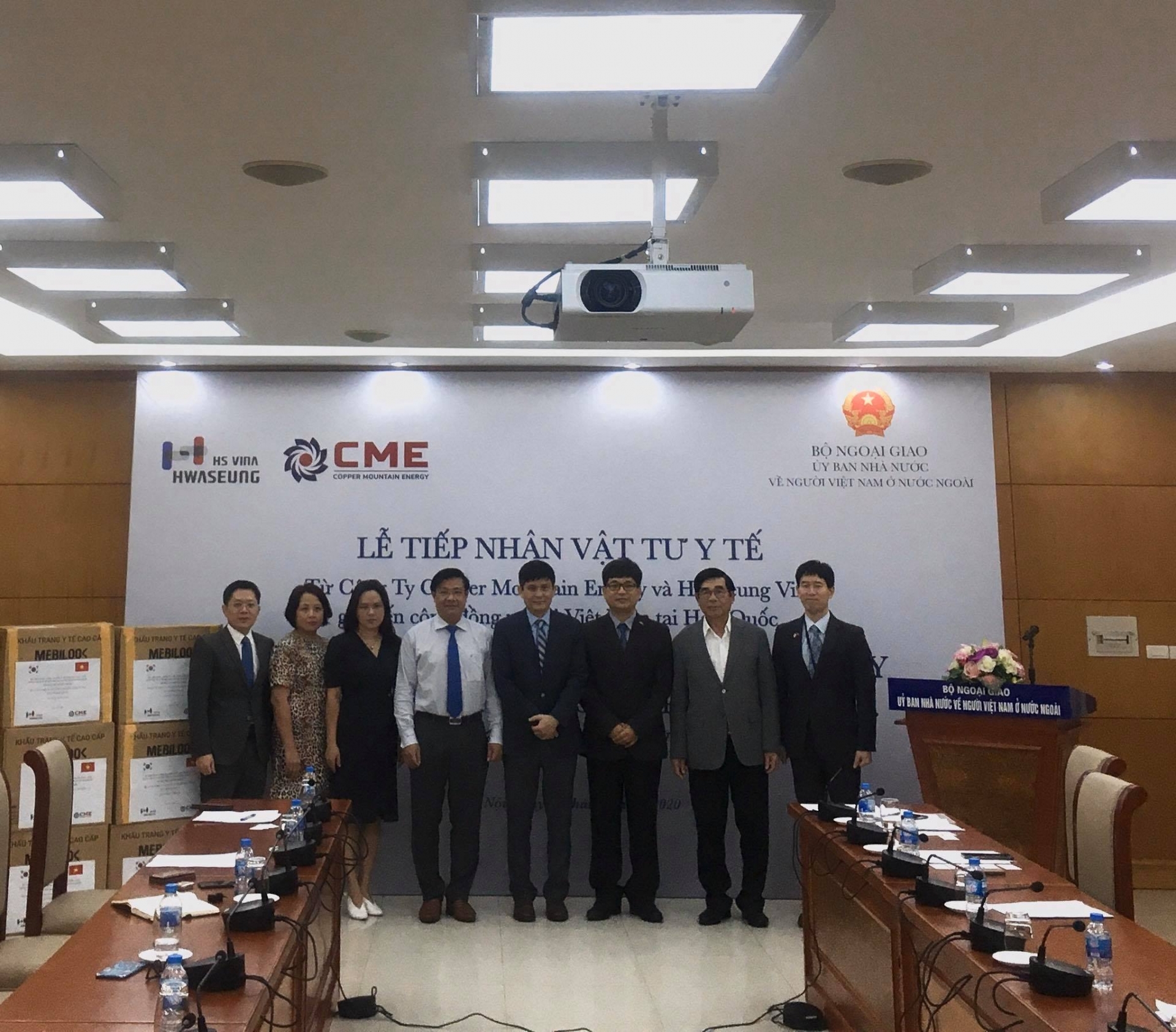 cme and hsv donate 25000 face mask to vietnamese community in rok