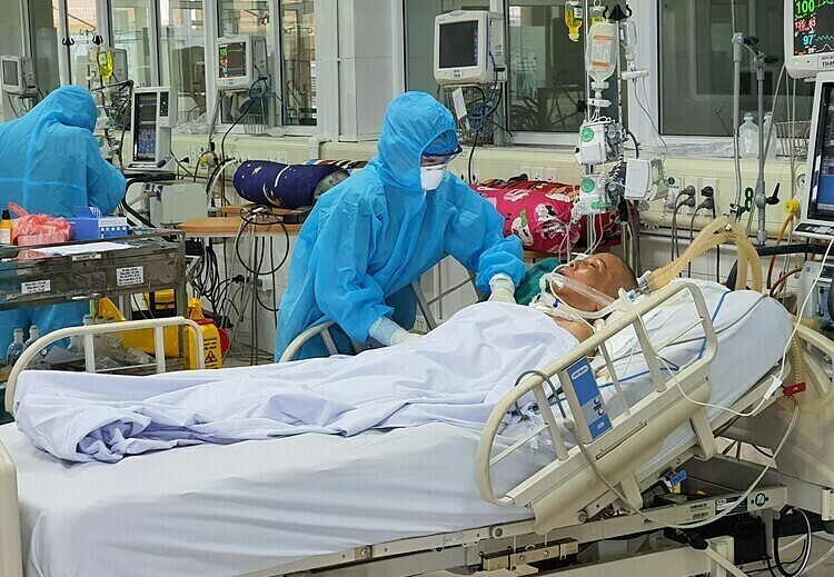 treatment of critical coronavirus patients in vietnam